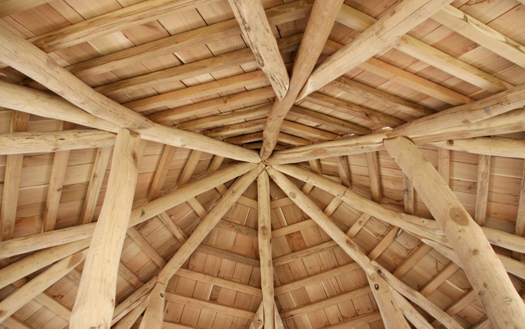 Parque infantil en madera de robinia en Viana